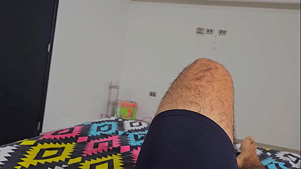 El hijastro de mi mejor amiga me seduce cuando llego del gym