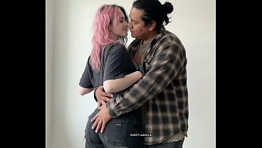 Ay, Aaay! Metela despacito porque es mi primera vez QUE LO HAGO POR EL CULO!!! UNIVERSITARIA infiel DE TREMENDO CULO En Su Primer Anal!! DE LA UNIVERSIDAD PUBLICA A UN CASTING PORNO!! – [AI GENERATED]